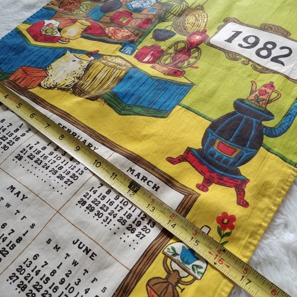1982 Kitchen Towel Vintage Calendar - Picture 2 of 4
